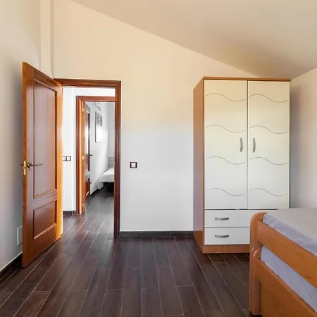 Samperez Piscina Jardin 5 12 Personas בית נופש *